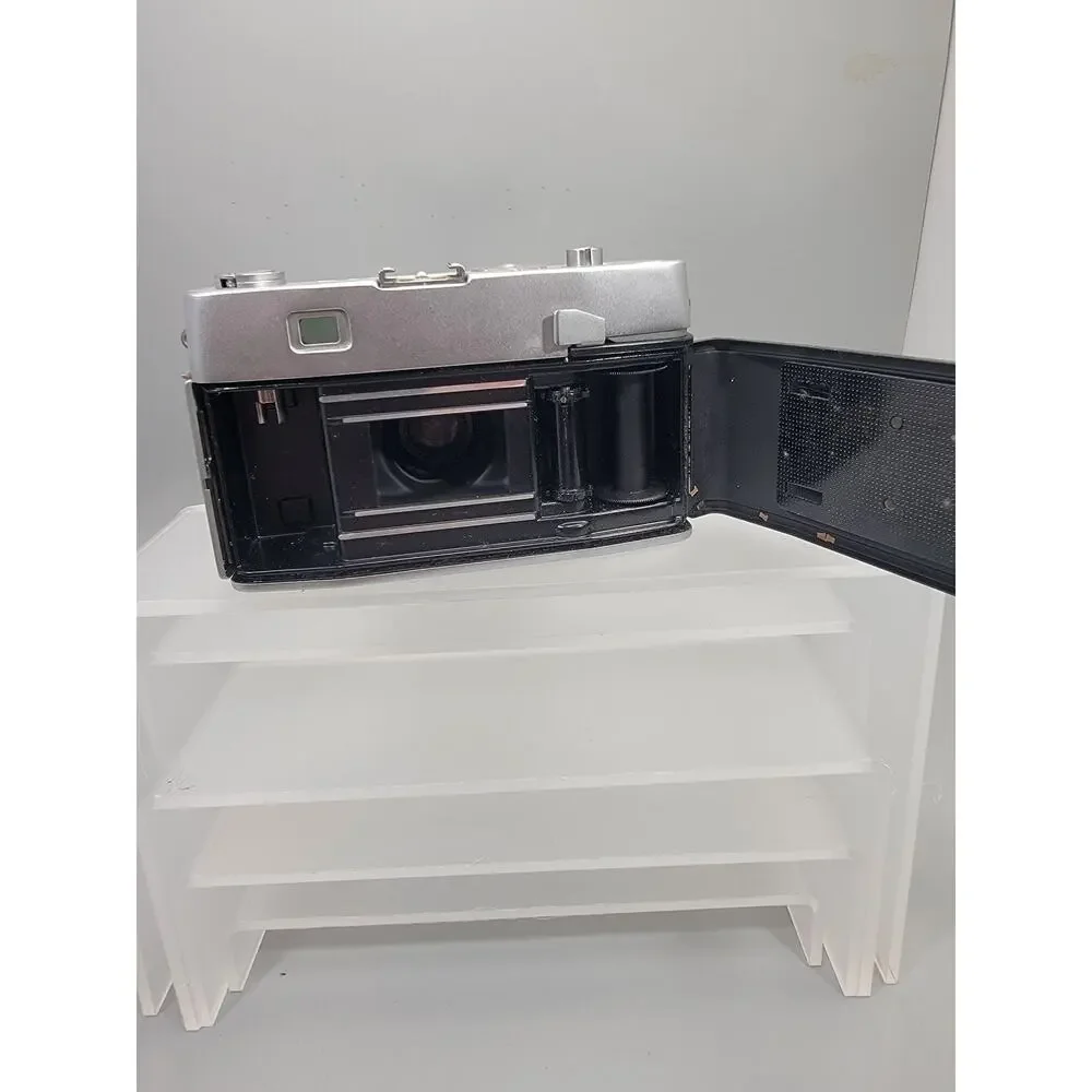 Petri 7 S Circle Eye System Rangefinder 35mm Film Camera & 45mm 1.8 Lenses